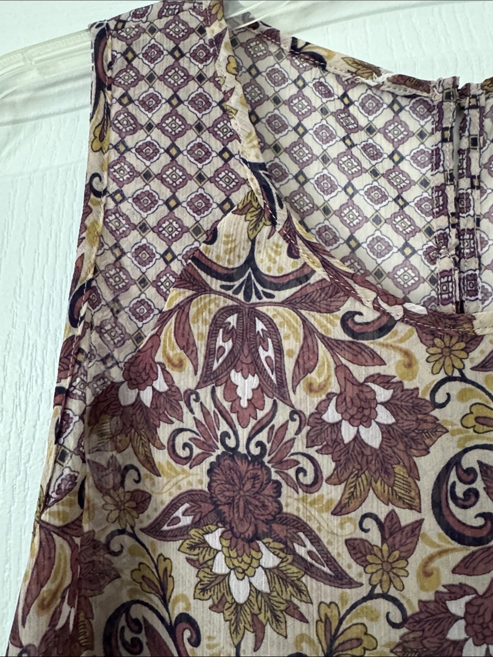 🪻Beautiful Flowy Top🪻 - Picture 4 of 7